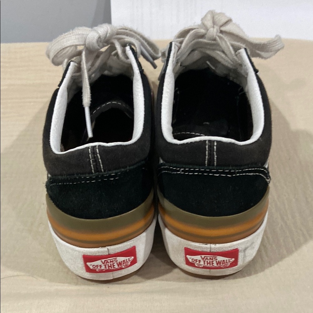 Vans - Picture 3 of 3